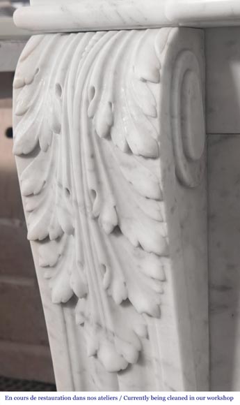 Cheminée de style Louis XVI à décor végétal, en marbre de Carrare-6