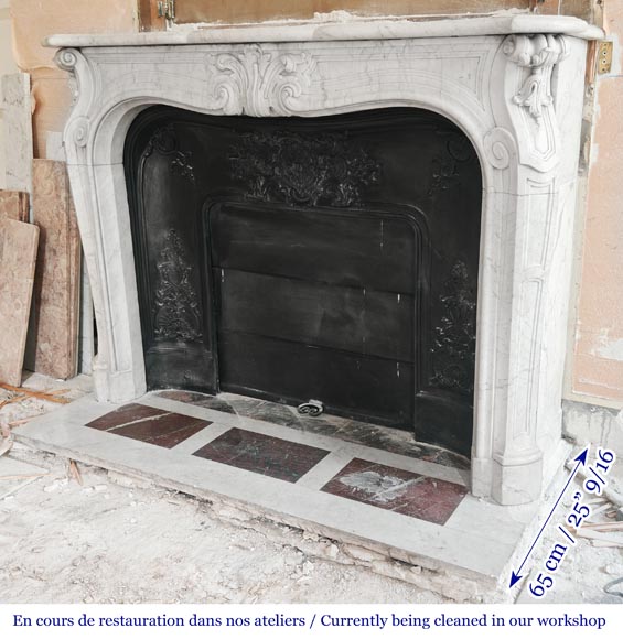 Cheminée de style Louis XV décorée d'une palmette, en marbre de Carrare-7