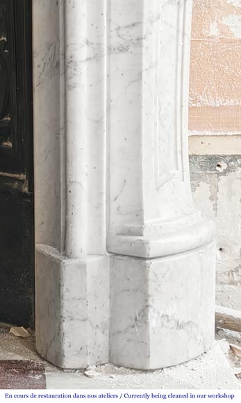 Cheminée de style Louis XV décorée d'une palmette, en marbre de Carrare-9