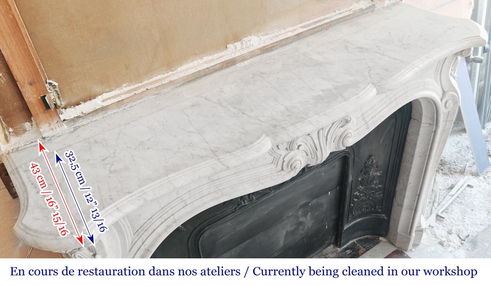 Cheminée de style Louis XV décorée d'une palmette, en marbre de Carrare-12