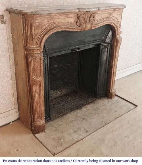 Cheminée en pierre de style Louis XV, ornée d'une palmette Cheminée en pierre de style Louis XV, ornée d'une palmette-2