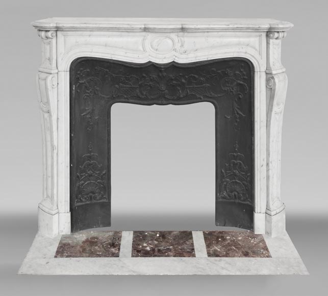 Cheminée de style Louis XV modèle Pompadour, en marbre de Carrare-0