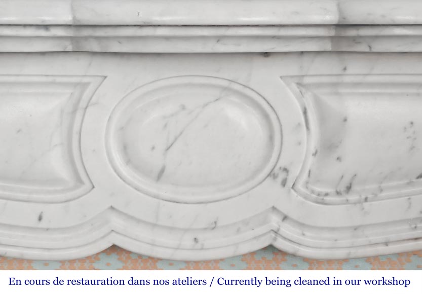 Cheminée de style Louis XV modèle Pompadour, en marbre de Carrare-1