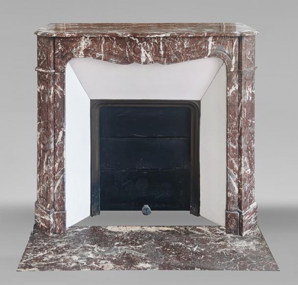 Cheminée de style Louis XV modèle Pompadour en marbre rouge du nord-0