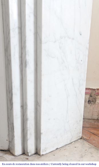 Cheminée de style Art Déco en marbre de Carrare veiné-7