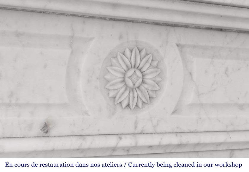 Cheminée de style Louis XVI en marbre de Carrare, décorée d'une fleur de tournesol Cheminée de style Louis XVI en marbre de Carrare, décorée d'une fleur de tournesol-2