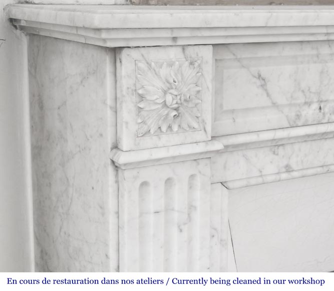 Cheminée de style Louis XVI en marbre de Carrare, décorée d'une fleur de tournesol Cheminée de style Louis XVI en marbre de Carrare, décorée d'une fleur de tournesol-4