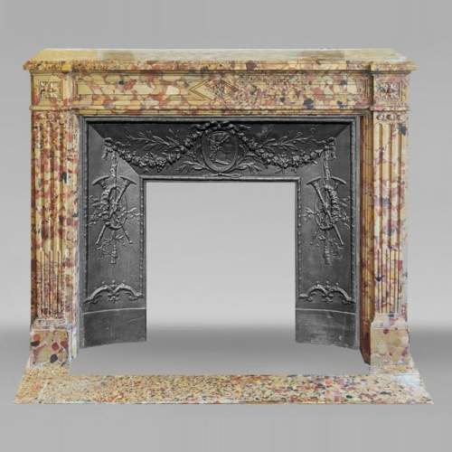 Cheminée d'époque Louis XVI en marbre brèche d'Alep