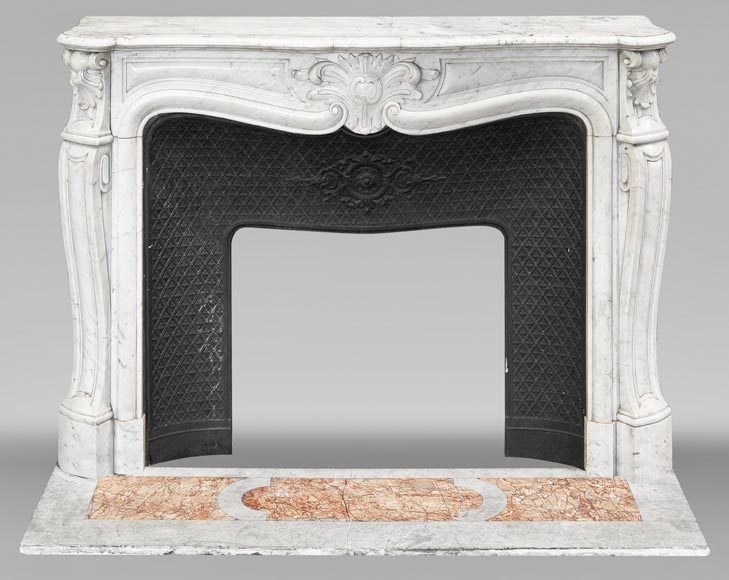 Cheminée de style Louis XV en marbre de Carrare décorée d'une palmette Cheminée de style Louis XV en marbre de Carrare décorée d'une palmette-0