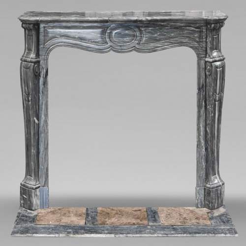 Cheminée de style Louis XV modèle Pompadour en marbre bleu turquin