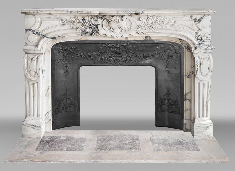 Cheminée de style Régence en marbre Paonazzo, décorée de palmes Cheminée de style Régence en marbre Paonazzo, décorée de palmes-0