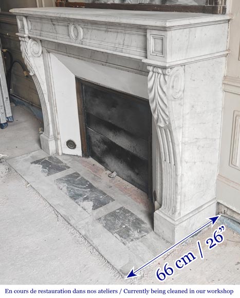 Cheminée d'époque Restauration en marbre de Carrare, à décor de feuille d'eau-5