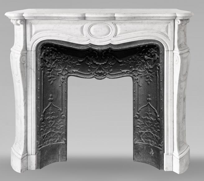 Cheminée de style Louis XV type Pompadour, en marbre de Carrare-0