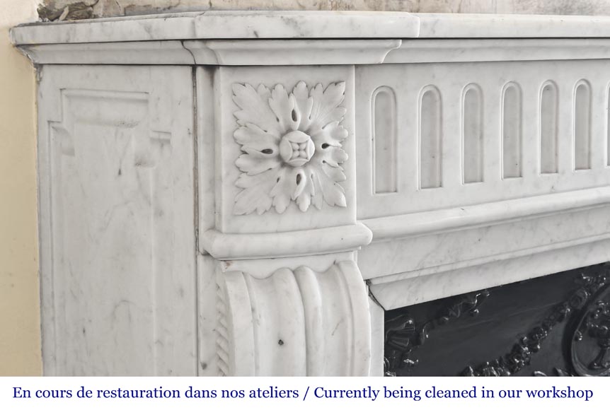 Cheminée galbé de style Louis XVI, à décor de cannelure, en marbre de Carrare Cheminée galbé de style Louis XVI, à décor de cannelure, en marbre de Carrare-3