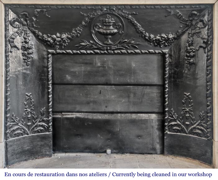Cheminée galbé de style Louis XVI, à décor de cannelure, en marbre de Carrare Cheminée galbé de style Louis XVI, à décor de cannelure, en marbre de Carrare-8