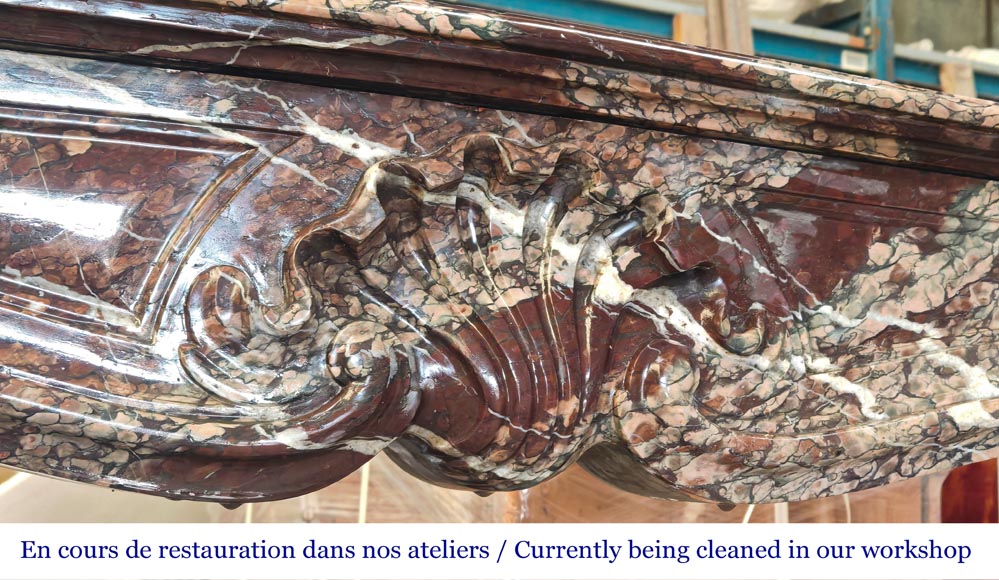 Cheminée de style Louis XV en marbre de Campan, décorée d'une coquille Cheminée de style Louis XV en marbre de Campan, décorée d'une coquille-2