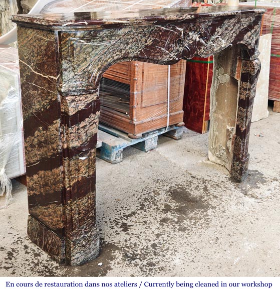 Cheminée de style Louis XV en marbre de Campan, décorée d'une coquille Cheminée de style Louis XV en marbre de Campan, décorée d'une coquille-3