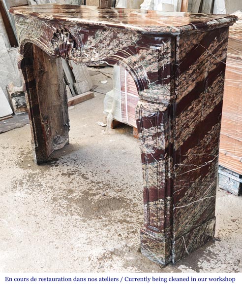Cheminée de style Louis XV en marbre de Campan, décorée d'une coquille Cheminée de style Louis XV en marbre de Campan, décorée d'une coquille-6