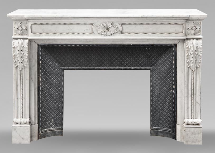 Cheminée de style Louis XVI à décor de perle, en marbre de Carrare-0