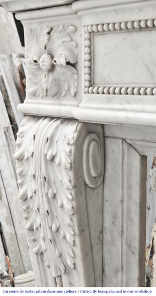 Cheminée de style Louis XVI à décor de perle, en marbre de Carrare-5