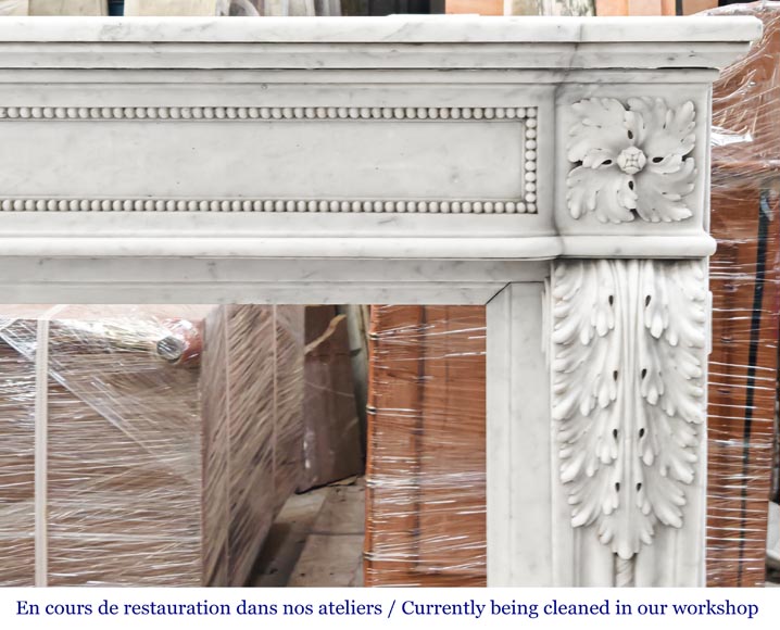 Cheminée de style Louis XVI à décor de perle, en marbre de Carrare-9