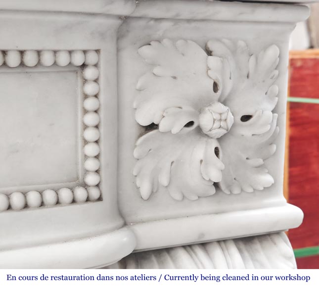 Cheminée de style Louis XVI à décor de perle, en marbre de Carrare-10