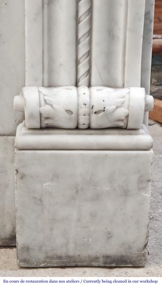 Cheminée de style Louis XVI à décor de perle, en marbre de Carrare-11