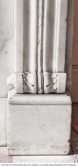Cheminée de style Louis XVI à feuille d'acanthe et file de perle, en marbre statuaire Cheminée de style Louis XVI à feuille d'acanthe et file de perle, en marbre statuaire-9