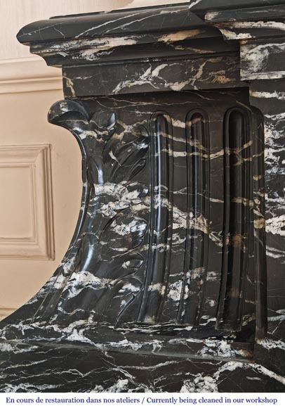 Cheminée de style Louis XIV en marbre noir Marquina Cheminée de style Louis XIV en marbre noir Marquina-5