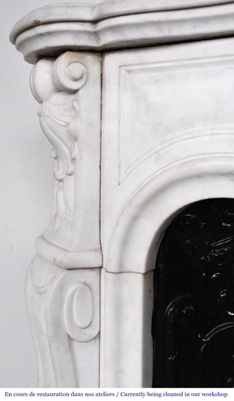 Cheminée de style Louis XV à la palmette asymétrique, en marbre de Cararre-6