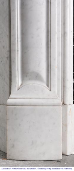 Cheminée de style Louis XV à la palmette asymétrique, en marbre de Cararre-7