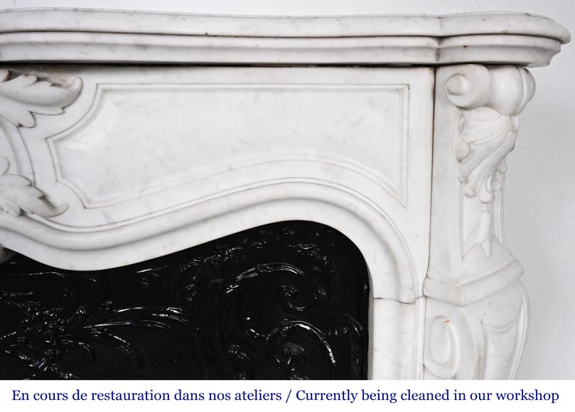 Cheminée de style Louis XV à la palmette asymétrique, en marbre de Cararre-9