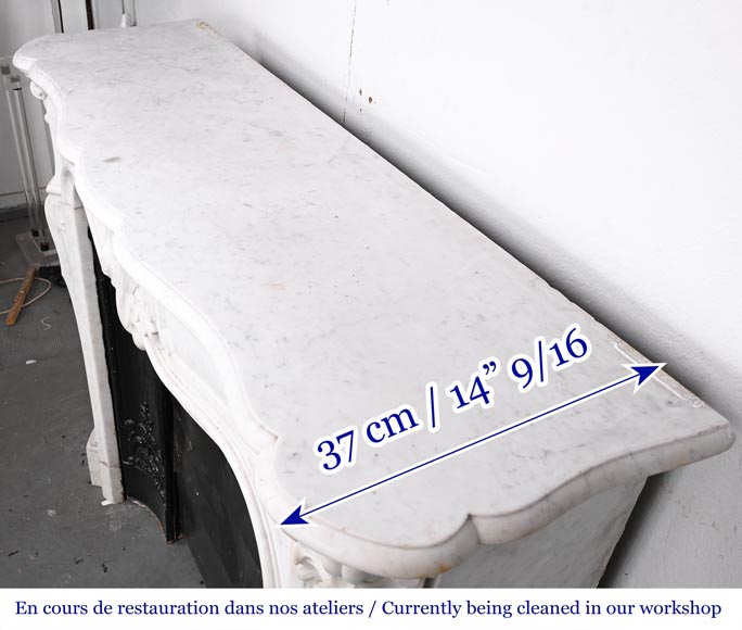 Cheminée de style Louis XV à la palmette asymétrique, en marbre de Cararre-14