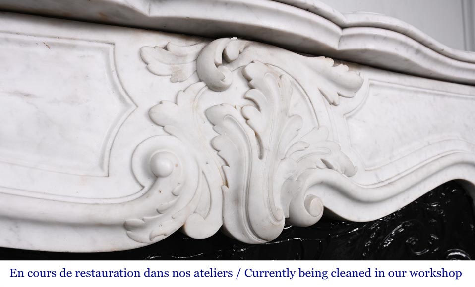 Cheminée de style Louis XV à la palmette asymétrique, en marbre de Carrare Cheminée de style Louis XV à la palmette asymétrique, en marbre de Carrare-2