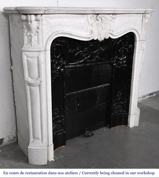 Cheminée de style Louis XV à la palmette asymétrique, en marbre de Carrare Cheminée de style Louis XV à la palmette asymétrique, en marbre de Carrare-4