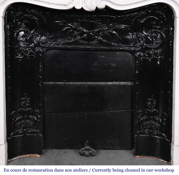 Cheminée de style Louis XV à la palmette asymétrique, en marbre de Carrare Cheminée de style Louis XV à la palmette asymétrique, en marbre de Carrare-11