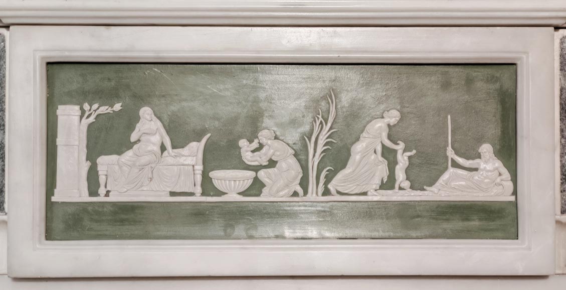 Cheminée de style Victorien à demi colonne ionique, à décor de médaillon de Wedgwood, en marbre statuaire-1