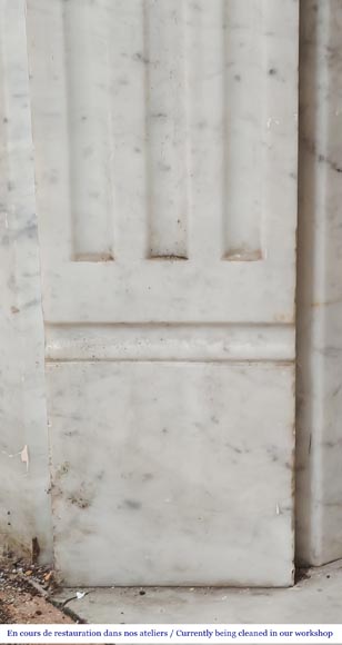 Cheminée de style Louis XVI en marbre de Carrare-4