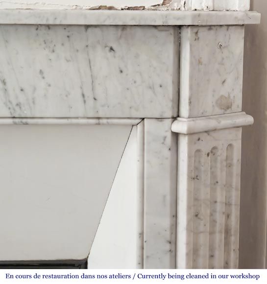 Cheminée de style Louis XVI en marbre de Carrare-6