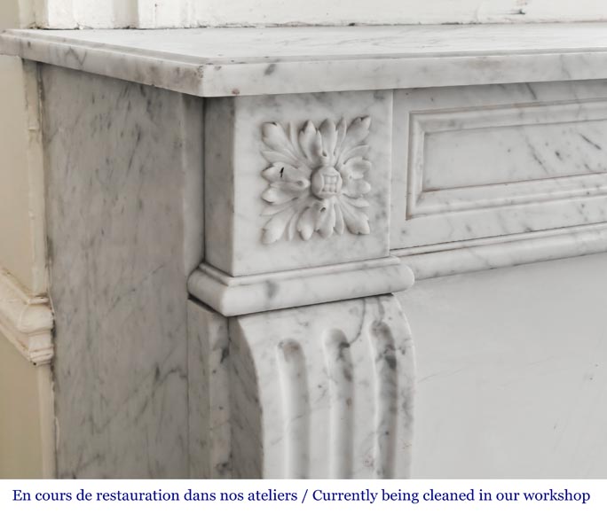 Cheminée de style Louis XVI à rosace, en marbre de Carrare veiné Cheminée de style Louis XVI à rosace, en marbre de Carrare veiné-3