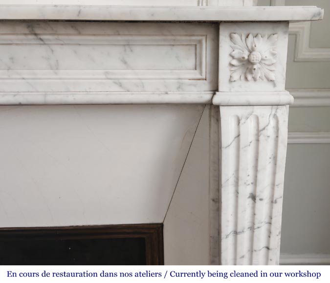 Cheminée de style Louis XVI à rosace, en marbre de Carrare veiné Cheminée de style Louis XVI à rosace, en marbre de Carrare veiné-6