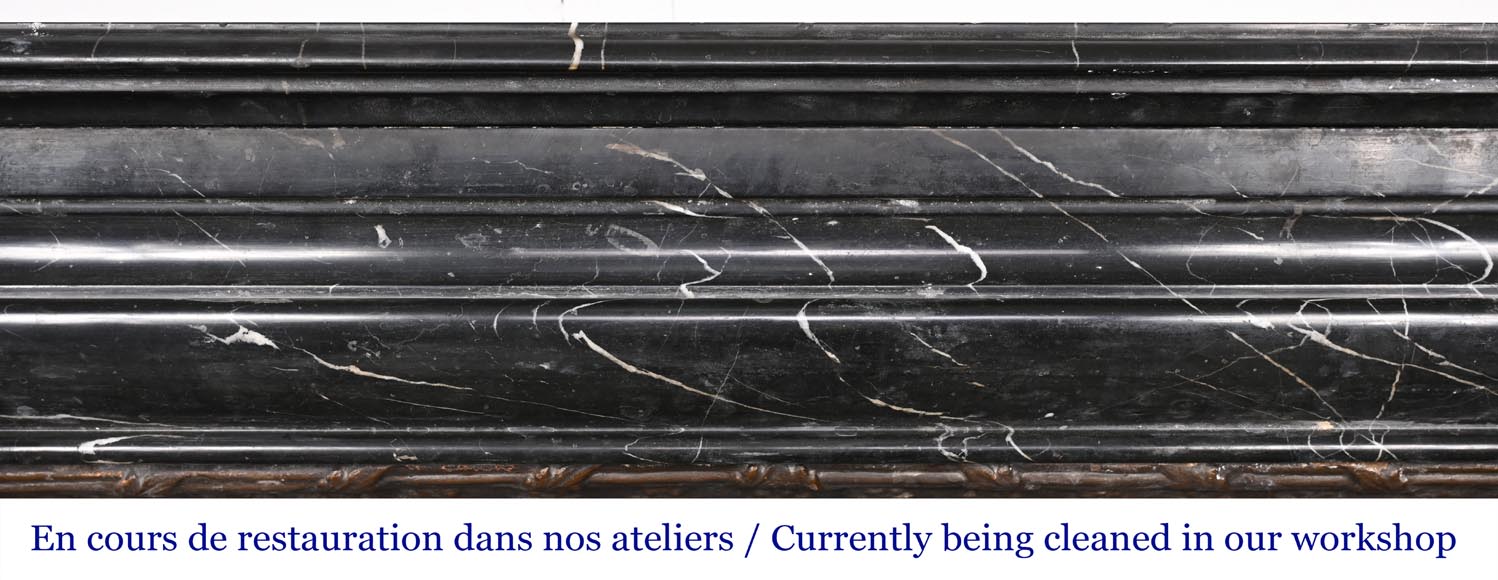 Cheminée de style Louis XIV en marbre noir Marquina-1