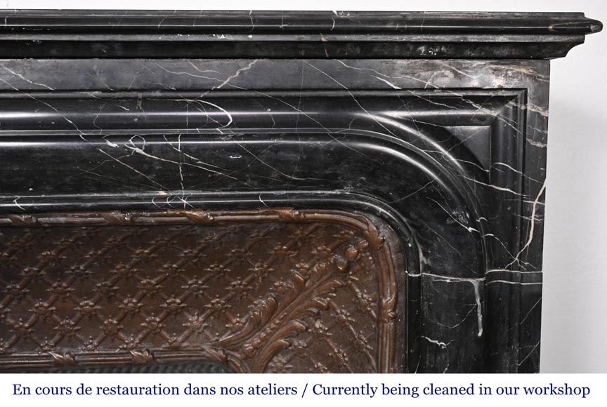 Cheminée de style Louis XIV en marbre noir Marquina-6