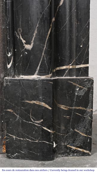 Cheminée de style Louis XIV en marbre noir Marquina-7