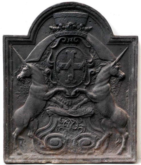 Plaque aux licornes aux armes de Louis Le Peletier de Rosanbo, milieu XVIIIè siècle-0