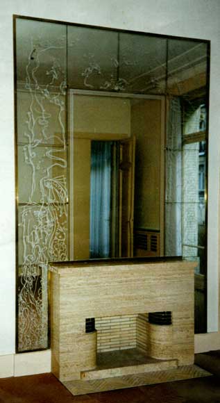 Cheminée en travertin de 1940 avec mur de miroirs-0