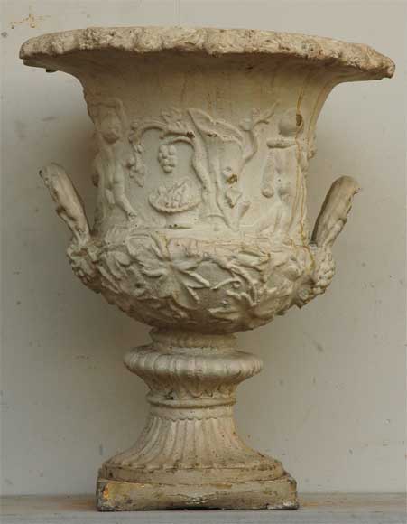 Paire de vases en plomb aux putti du XIXè siècle-7