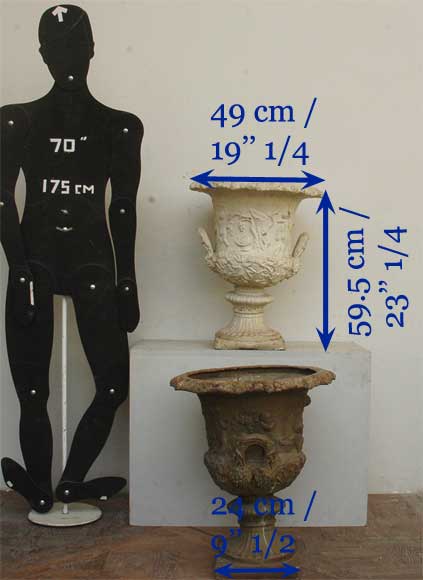 Paire de vases en plomb aux putti du XIXè siècle-11