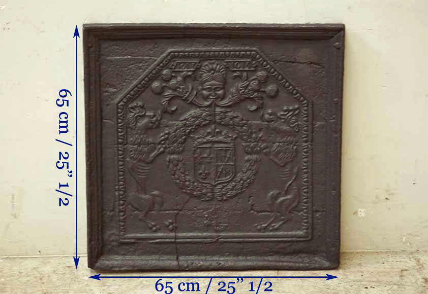 Plaque de cheminée aux armes de France et de Navarre datée de 1613-6