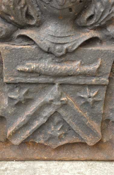Plaque de cheminée ancienne aux armes de la famille Brétel de Grémonville-3